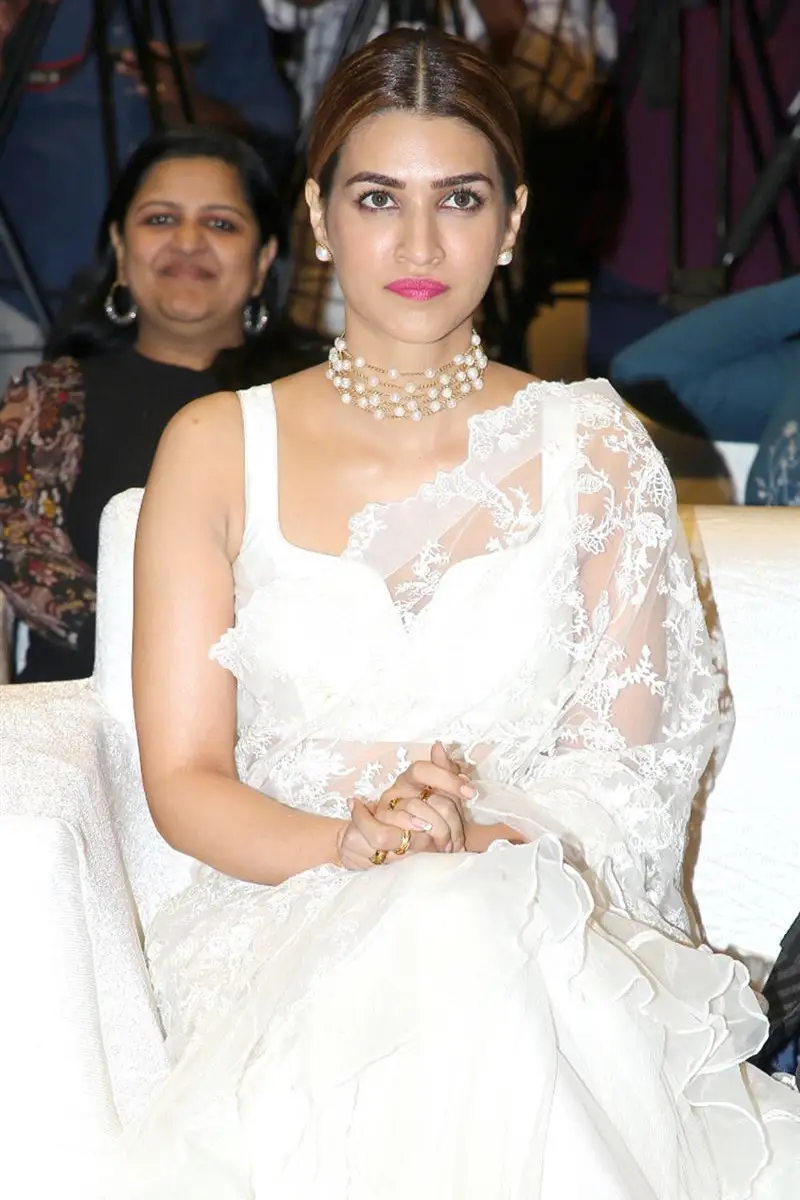 Kriti Sanon Charming Stills In White Saree Sleeveless Blouse